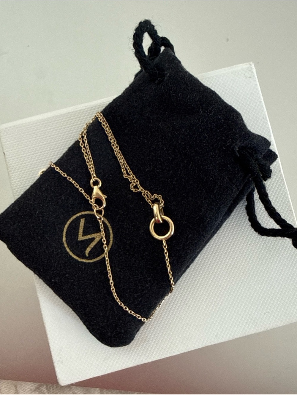 Mejuri Gold Circle Bracelet with Delicate Chain